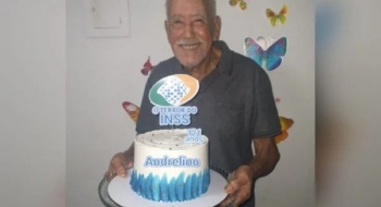 ‘’O terror do INSS”: idoso comemora 121 anos com bolo temático em Aparecida de Goiânia
